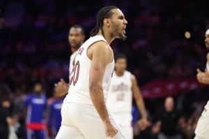 网页版登录入口-关键时刻发力！泰森抛投得手 骑士轰9-2攻击波基本杀死比赛