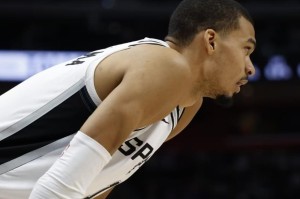 app下载-40分惨败！文班10分5罚，马克西19中8探花伤退，马刺8人得分上双