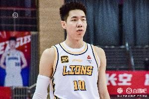 kaiyun 官网-拼到6犯离场！朱俊龙34分钟4中1拿到3分5板2助 正负值+7