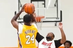 体育视频直播-永恒经典！韦德穿上科比球衣 复刻其打板三分绝杀自己名场面